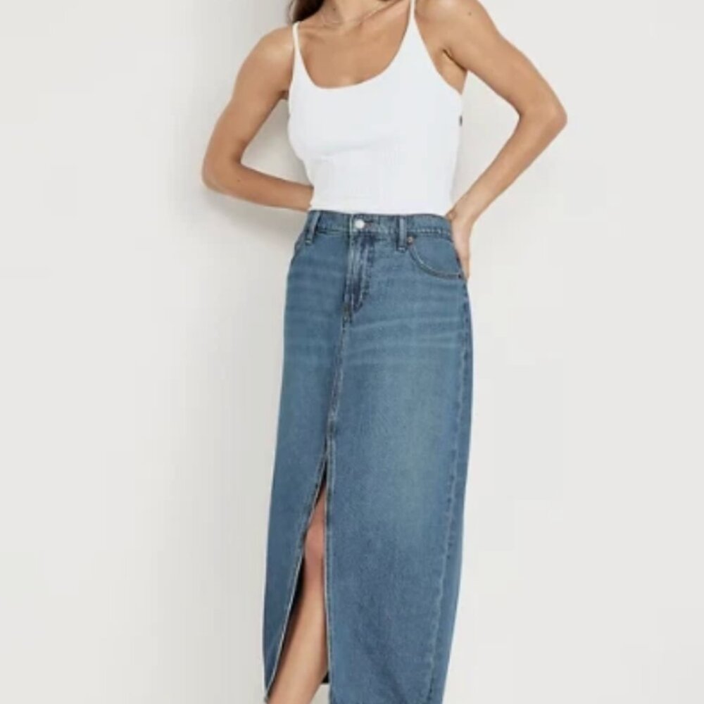 NWT - Old Navy Mid-Rise Denim Skirt (Size 10)